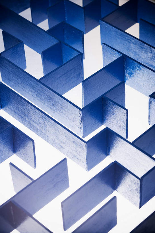 无人,竖图,俯视,室内,特写,白天,白色背景,游戏,静物,阴影,反射,影子,玩,娱乐,休闲,益智,摄影,影棚,庞大,活动,复杂,发泄,消遣,智力,迷宫,挑战,宣泄,繁杂,玩耍,嬉戏,彩图,高角度拍摄,影棚拍摄,拍摄