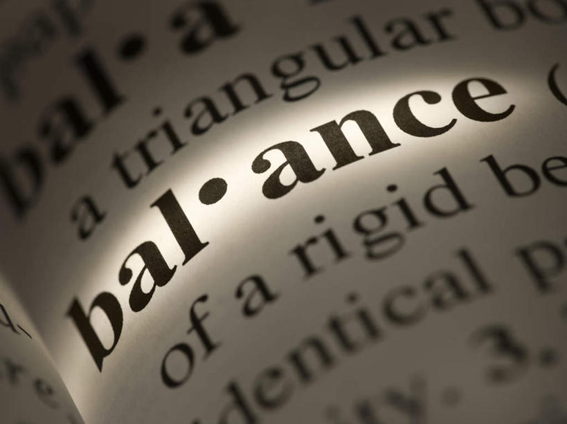 无人,方图,俯视,室内,特写,白天,静物,书籍,一本,一排,许多,阴影,朦胧,模糊,整齐,反射,英文,标志,工具,文字,影子,字符,字母,标识,排列,黑色,英文字母,队列,词典,辞典,工具书,书,图书,彩图,高角度拍摄