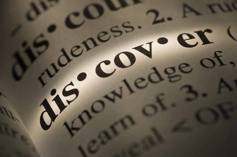 无人,方图,俯视,室内,特写,白天,静物,书籍,一本,一排,许多,阴影,朦胧,模糊,整齐,反射,英文,标志,工具,文字,影子,字符,字母,标识,排列,黑色,英文字母,队列,词典,辞典,工具书,书,图书,彩图,高角度拍摄