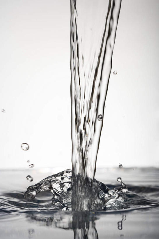 无人,竖图,室内,特写,白天,正面,水,飞溅,灰色背景,溅,液体,水滴,水珠,摄影,影棚,喷洒,彩图,影棚拍摄,拍摄