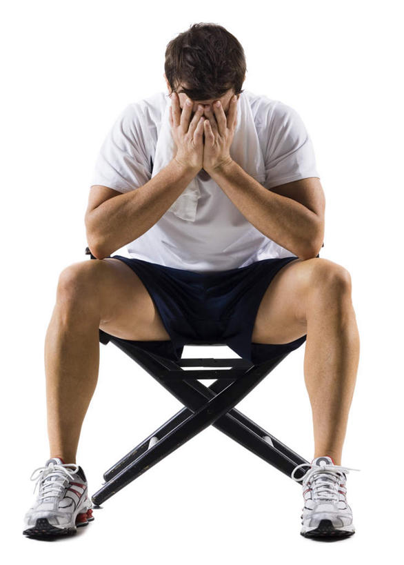 西方人,一个人,坐,捧,竖图,室内,白天,白色背景,正面,运动服,运动鞋,失败,鞋子,椅子,欧洲,欧洲人,仅一个男性,仅一个人,阴影,服装,沮丧,反射,影子,塑料,仅一个年轻男性,衣服,塑料制品,低头,难受,无奈,遮,遮掩,摄影,服饰,影棚,张开双腿,休闲鞋,失望,悲伤,掩盖,伤心,遮挡,难过,衣着,穿着,失落,遮盖,颓废,挫败,受挫,落败,落空,错过,失足,失意,失策,失算,颓丧,衰颓,悲哀,懊丧,颓靡,气馁,丧气,掩饰,衣饰,展开双腿,败北,挫折,失利,男人,男性,年轻男性,白种人,端,端着,捧着,手捧,坐着,彩图,全身,影棚拍摄,拍摄,伸展双腿,运动装