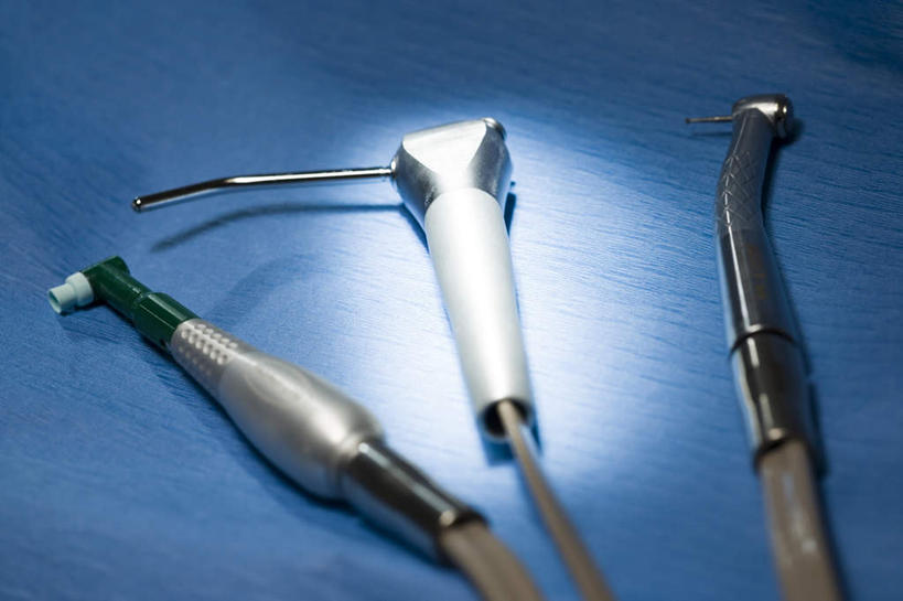 无人,横图,俯视,室内,特写,白天,镜子,静物,金属制品,一排,阴影,整齐,反射,金属,影子,排列,摄影,影棚,镜像,镜面,队列,牙科,反射镜,光学,彩图,高角度拍摄,影棚拍摄,拍摄