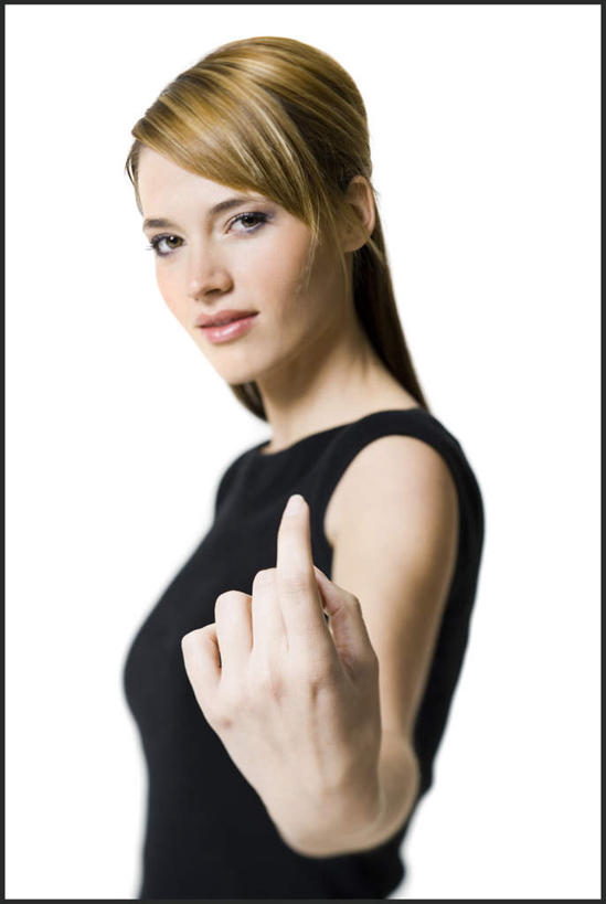 西方人,一个人,站,笑,微笑,竖图,室内,白天,白色背景,侧面,欧洲,欧洲人,仅一个年轻女性,仅一个女性,仅一个人,服装,注视,休闲装,衣服,黑色,观察,看,站着,休闲,休闲服,诱惑,摄影,服饰,影棚,观看,勾引,察看,关注,引诱,蛊惑,年轻女性,女人,女性,白种人,站立,半身,彩图,影棚拍摄,拍摄