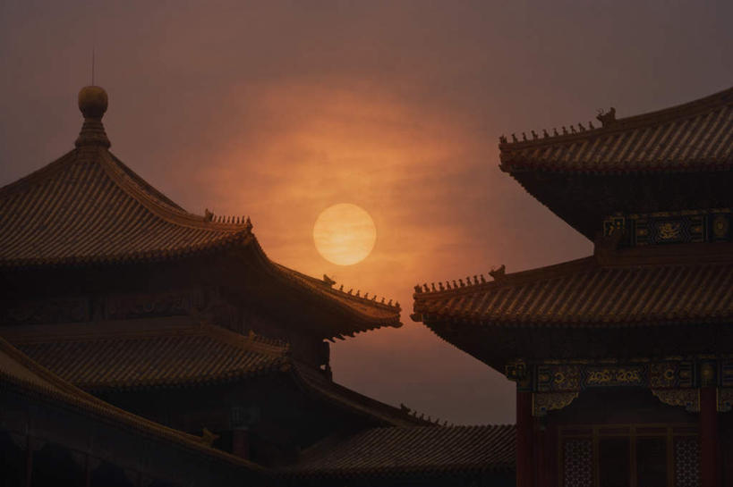 无人,故宫,宫殿,横图,室外,白天,仰视,旅游,度假,日落,太阳,标志建筑,地标,建筑,北京,中国,亚洲,阴影,光线,瓦片,影子,屋顶,晚霞,霞光,落日,首都,顶棚,瓦,娱乐,建设,阳光,黄昏,紫禁城,享受,休闲,旅游胜地,彩霞,放松,建造,权利,东亚,屋瓦,中华人民共和国,北京市,京,北平,华北地区,北京故宫博物院,夕照,夕阳,彩图,低角度拍摄,斜阳