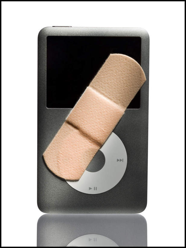 无人,竖图,室内,特写,白天,白色背景,正面,陶醉,快乐,静物,阴影,反射,影子,音乐,音乐播放器,一个,随身听,医疗用品,享受,治疗,摄影,影棚,单个,医疗,医疗设备,胶布,MP3播放器,止血,苯扎氯铵贴,绷带,创可贴,彩图,影棚拍摄,拍摄,播放器,沉醉