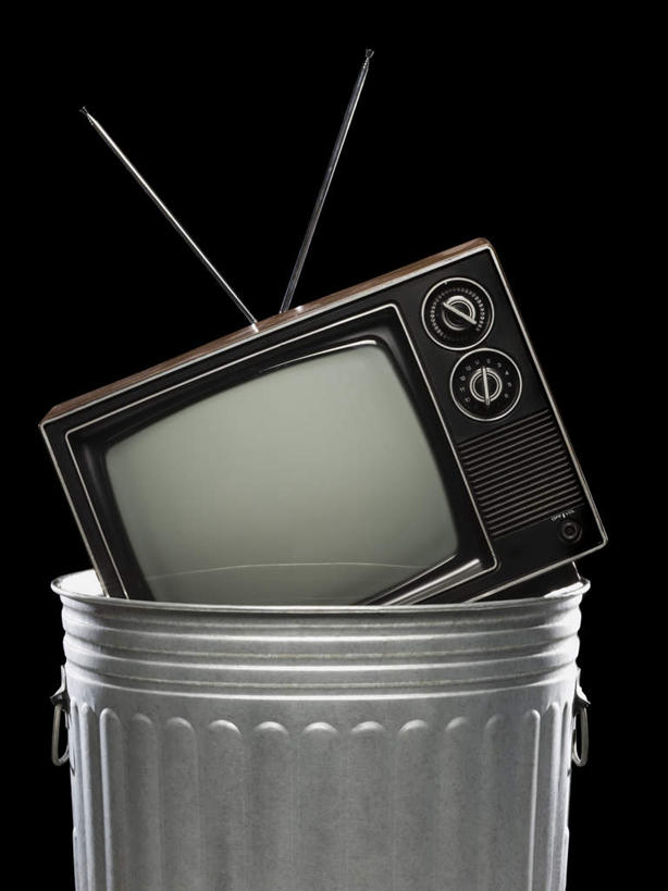 无人,竖图,室内,特写,白天,正面,静物,电视,金属制品,黑色背景,环保,金属,垃圾桶,一个,容器,摄影,影棚,能源,单个,储藏,垃圾箱,回收,资源,储存,利用,低碳,循环,显像管屏,显像管屏幕,黑白电视机,持续,电视机,彩图,影棚拍摄,拍摄,贮存