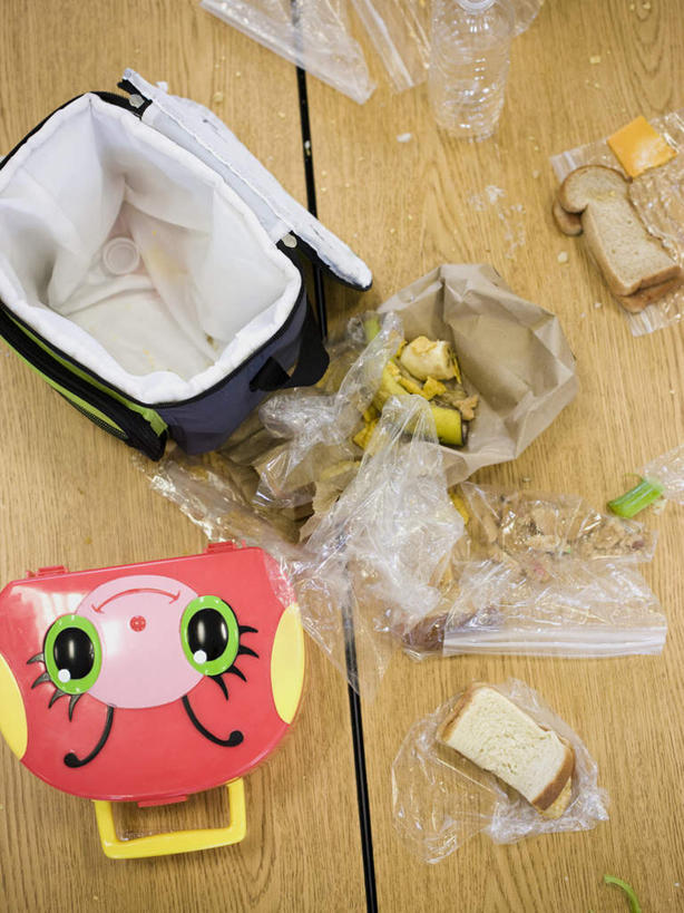 点心,面包,盒饭,无人,竖图,俯视,室内,特写,白天,游戏,香蕉,袋子,水果,玩具,新鲜,便当,饭盒,塑料,生食,食品,面点,果实,玩,娱乐,食物,糕点,一个,红色,塑料制品,休闲,橡胶,便捷,益智,有机食品,绿色食品,单个,活动,便利,发泄,消遣,智力,塑封,橡胶制品,快捷,宣泄,弁当,甘蕉,玩耍,嬉戏,彩图,高角度拍摄,密封袋,塑封袋