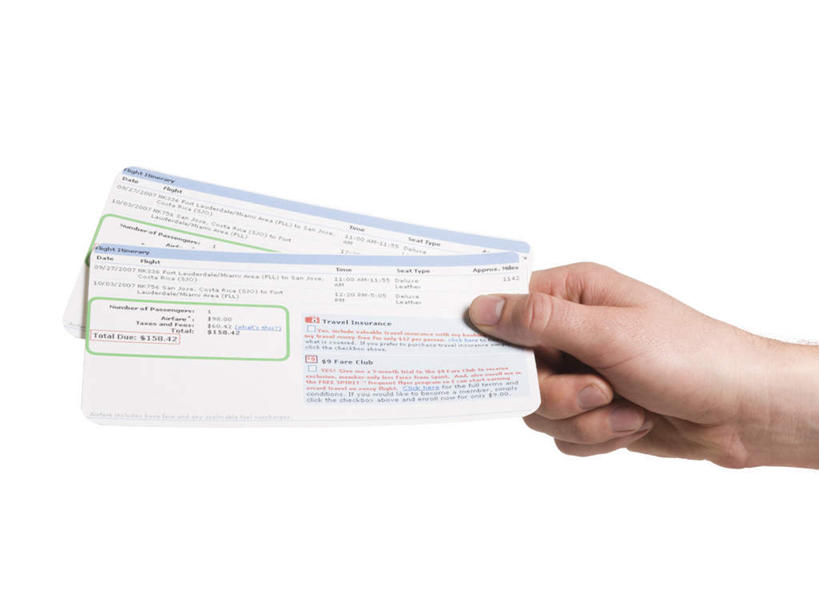 西方人,手,一个人,横图,室内,特写,白天,白色背景,正面,欧洲,欧洲人,仅一个男性,仅一个人,两张,握,纸,拿,拿着,仅一个年轻男性,手部,握着,摄影,影棚,单手,男人,男性,年轻男性,白种人,半身,彩图,影棚拍摄,拍摄,机票