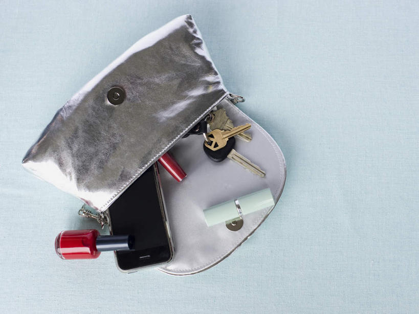 无人,打电话,横图,俯视,室内,特写,白天,安全,静物,电话,手机,装饰,防护,钥匙,指甲油,通讯设备,一个,红色,白色,摄影,皮夹子,钱包,影棚,单个,保护,华丽,修饰,点缀,开启,零钱包,皮夹,封闭,保险,私密,身份证,保全,周全,安稳,安定,防盗,衬托,美观,雅致,雅观,交流,平安,沟通,通话,彩图,高角度拍摄,影棚拍摄,拍摄