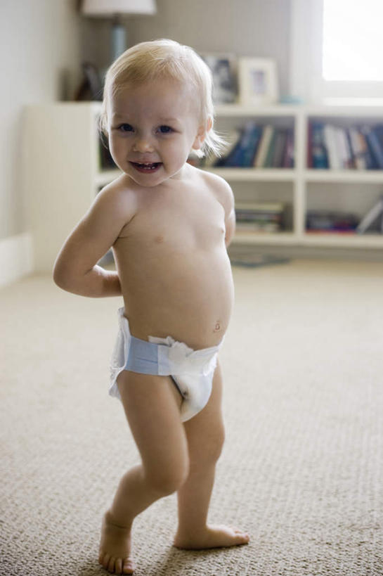 西方人,婴儿,儿童,一个人,站,竖图,室内,白天,侧面,纯洁,窗户,柜子,卫生间,浴室,欧洲,欧洲人,仅一个人,墙,储物柜,注视,尿布,纸尿裤,尿不湿,玻璃窗,墙壁,墙面,小孩,观察,看,站着,张嘴,可爱,活泼,观看,察看,纸尿布,储存,关注,宝宝,张大嘴巴,纯真,烂漫,无邪,背手,纸尿片,储备,蕴藏,贮备,伶俐,天真,白种人,孩子,淋浴房,张开嘴,站立,彩图,全身,冲凉房,沐浴间,沐浴室,贮存