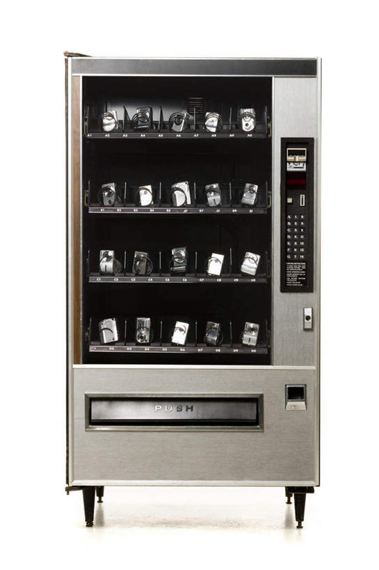 无人,竖图,室内,特写,白天,白色背景,正面,购物,消费,机器,静物,相机,许多,设备,自动贩卖机,自动售货机,排列,一个,拍照,数码相机,金融,百货,摄影,影棚,单个,销售,贩卖,选购,贸易,摆列,照相机,彩图,影棚拍摄,拍摄,照相,布列,分列