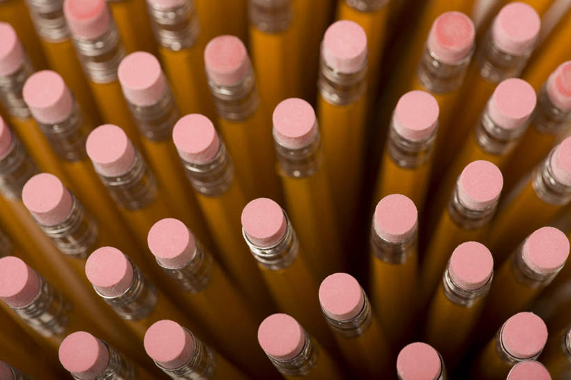 无人,横图,俯视,室内,特写,白天,静物,许多,阴影,反射,笔,影子,办公用品,文具,粉色,黄色,铅笔,橡皮,学习用品,摄影,影棚,文具用品,彩图,高角度拍摄,影棚拍摄,拍摄