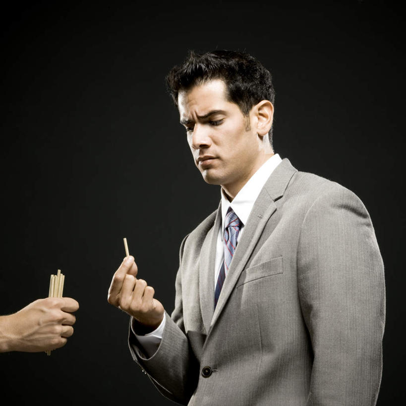 西方人,两个人,同事,商务人士,商务男性,站,方图,室内,白天,侧面,衬衫,成功,合作,团队,集体,信心,欧洲,欧洲人,握,黑色背景,套装,塑料,领带,拿,拿着,注视,队伍,相视,塑料制品,吸管,观察,看,站着,面对面,握着,摄影,影棚,观看,对视,察看,空心,领导,互视,象征,庄重,成就,关注,相对,商务装,身份,合伙,领袖,工薪阶层,相看,抽签,正式,地位,饮管,男人,男性,年轻男性,白种人,白领,上班族,站立,半身,彩图,影棚拍摄,衬衣,拍摄,圆柱状