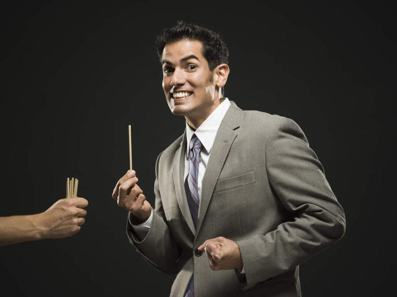 西方人,两个人,同事,商务人士,商务男性,站,笑,微笑,露齿笑,横图,室内,白天,侧面,衬衫,成功,合作,团队,集体,信心,欧洲,欧洲人,握,黑色背景,套装,塑料,领带,拿,拿着,注视,鼓励,队伍,相视,塑料制品,吸管,观察,加油,看,手势,握拳,站着,面对面,打气,握着,摄影,影棚,观看,对视,察看,空心,领导,互视,象征,庄重,成就,关注,鼓舞,相对,商务装,身份,合伙,领袖,工薪阶层,相看,抽签,正式,地位,饮管,男人,男性,年轻男性,白种人,白领,上班族,站立,半身,彩图,影棚拍摄,衬衣,拍摄,圆柱状