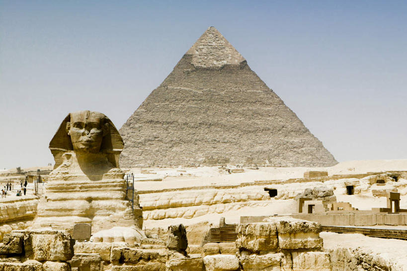 无人,横图,室外,白天,仰视,旅游,度假,名胜古迹,地标,非洲,埃及,阴影,遗迹,光线,影子,云,云朵,云彩,古迹,历史,文物,娱乐,古建筑,蓝色,白云,蓝天,天空,阳光,天,享受,休闲,旅游胜地,金字塔,放松,晴朗,陵墓,古埃及,狮身人面像,古文明,北非,吉萨,吉萨金字塔,胡夫金字塔,海夫拉金字塔,门卡乌拉金字塔,古代七大奇迹,阿拉伯埃及共和国,金字塔之国,棉花之国,古夫王金字塔,卡拉夫王金字塔,孟卡拉王金字塔,方锥形,阿非利加洲,斯芬克斯,晴空,彩图,低角度拍摄,标志性建筑