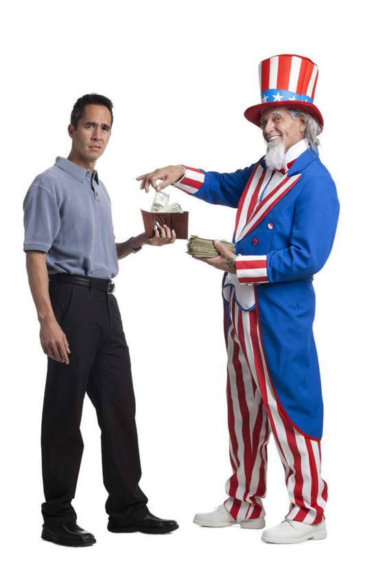 西方人,胡须,两个人,站,笑,微笑,露齿笑,竖图,室内,白天,白色背景,正面,旗帜,国旗,帽子,欧洲,欧洲人,握,服装,拿,拿着,注视,星条旗,衣服,观察,看,站着,握着,美国国旗,摄影,服饰,影棚,观看,账单,察看,衣着,票据,穿着,关注,发票,表演服,演出服,小票,山姆大叔,衣饰,道具服,老年男性,男人,男性,年轻男性,白种人,胡子,络腮胡,旗,站立,彩图,全身,影棚拍摄,拍摄,收据