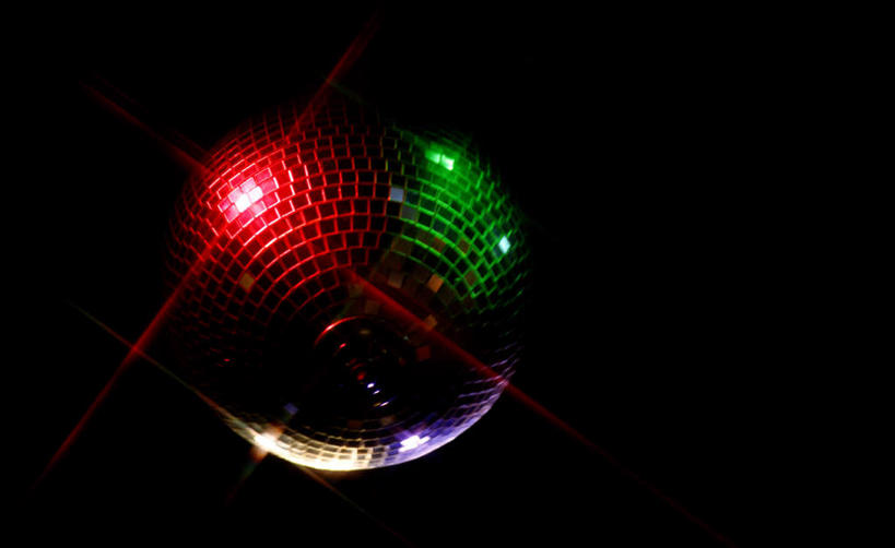 无人,横图,室内,特写,白天,正面,聚会,奢侈,夜生活,照明,黑色背景,朦胧,模糊,光泽,灯光,娱乐,灯,一个,红色,绿色,灯具,休闲,放松,单个,夜店,照亮,照明设备,夜总会,五彩缤纷,迪斯科球,迪斯科灯,镜面球,镜球,舞厅球,彩图