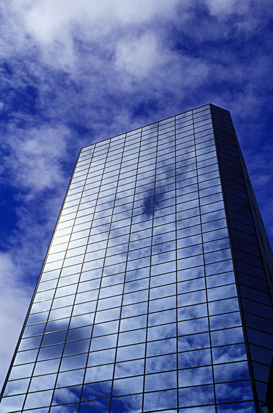 无人,高楼大厦,竖图,室外,白天,仰视,度假,美景,城市风光,城市,大厦,建筑,摩天大楼,阴影,光线,影子,景观,云,云朵,云彩,娱乐,蓝色,白云,蓝天,天空,阳光,天,享受,休闲,景色,放松,晴朗,玻璃幕墙,晴空,彩图,低角度拍摄,大楼,高层建筑,高楼,摩天楼