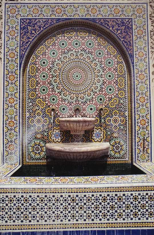 无人,竖图,室外,白天,正面,旅游,度假,名胜古迹,标志建筑,地标,建筑,阿曼,亚洲,花纹,遗迹,装饰,电器,墙,插座,首都,古迹,文物,娱乐,建设,古建筑,墙壁,墙面,享受,休闲,旅游胜地,放松,华丽,修饰,点缀,家用电器,西亚,装置,插线板,拖线板,古文明,衬托,美观,雅致,雅观,电源转换器,排插,阿曼苏丹国,马斯喀特,马斯喀图,马斯卡德,米卡斯,彩图