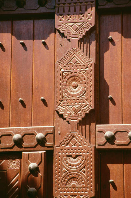 无人,竖图,室外,特写,白天,正面,旅游,度假,门,标志建筑,地标,建筑,阿曼,亚洲,阴影,装饰,光线,雕刻,影子,娱乐,建设,阳光,门框,享受,休闲,旅游胜地,放松,华丽,修饰,点缀,西亚,衬托,美观,雅致,雅观,雕镂,雕琢,镌刻,阿曼苏丹国,彩图