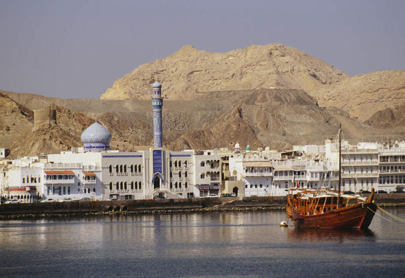 无人,家,横图,室外,白天,正面,度假,河流,美景,水,城市风光,城市,船,阿曼,亚洲,阴影,光线,影子,房屋,屋子,河水,景观,水流,木船,首都,娱乐,楼房,住宅,蓝色,蓝天,天空,阳光,交通工具,天,享受,休闲,景色,放松,晴朗,舟,载具,西亚,万里无云,阿曼苏丹国,马斯喀特,马斯喀图,马斯卡德,晴空,晴空万里,彩图,房子