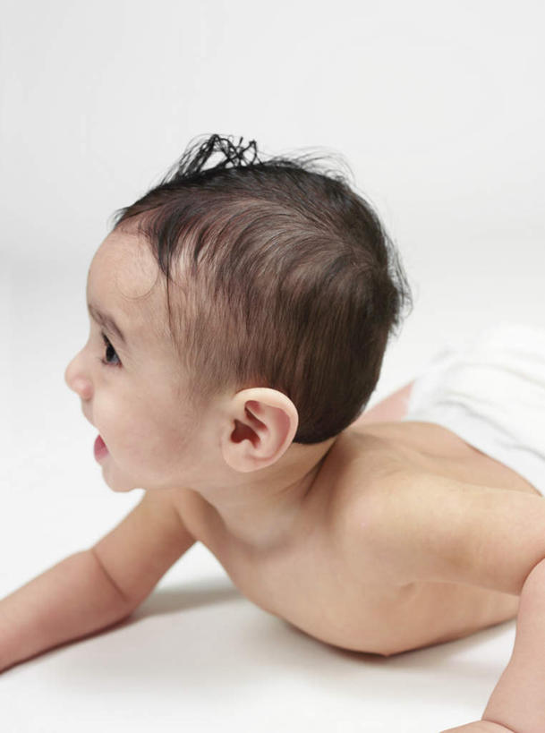 西方人,婴儿,儿童,一个人,竖图,室内,白天,白色背景,侧面,纯洁,欧洲,欧洲人,仅一个人,阴影,反射,影子,注视,裸露,尿布,纸尿裤,尿不湿,小孩,观察,看,趴着,张嘴,可爱,摄影,活泼,影棚,观看,察看,纸尿布,关注,宝宝,裸,张大嘴巴,纯真,烂漫,无邪,纸尿片,伶俐,天真,白种人,孩子,张开嘴,趴,半身,彩图,影棚拍摄,拍摄