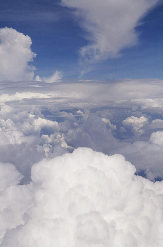 无人,竖图,俯视,航拍,室外,白天,旅游,度假,美景,景观,云,云朵,云海,云层,云彩,娱乐,蓝色,白云,蓝天,天空,自然,天,享受,休闲,景色,放松,晴朗,鸟瞰,自然风光,自然景观,晴空,彩图,高角度拍摄