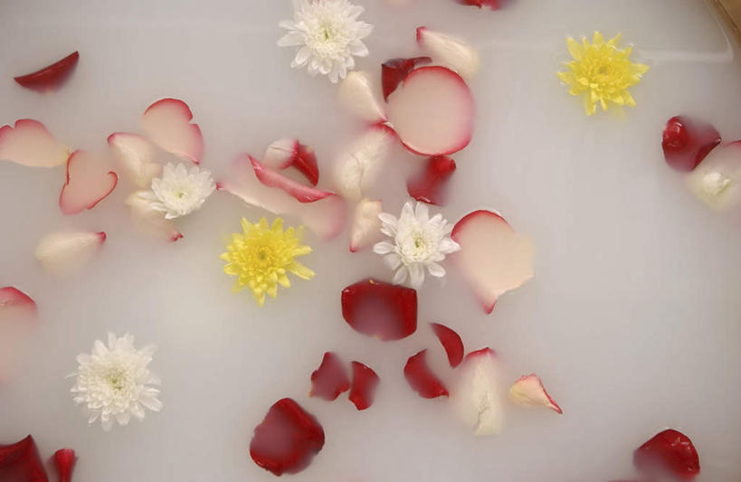 无人,横图,俯视,室内,特写,白天,爱情,化妆,美容,幸福,纯洁,热情,水,玫瑰,护肤,盛开,液体,水滴,玫瑰花,浪漫,花蕾,花,花瓣,花朵,鲜花,化妆品,肥皂,香皂,日用品,洗浴用品,花苞,花蕊,清洁,保养,享受,休闲,温暖,温馨,菊花,恩爱,放松,保健,吉祥,和睦,护肤品,化妆用品,感动,护肤用品,舒缓,养颜,去污,紧肤,嫩肤,高洁,尊敬,长寿,怀恋,清净,真情,寿客,秋菊,天真,刺玫花,徘徊花,洗涤,彩图,高角度拍摄,融洽