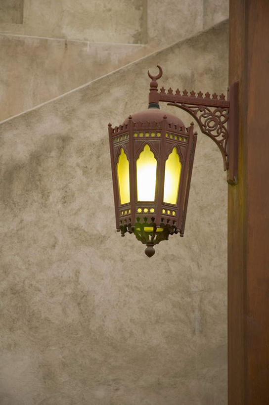 无人,竖图,室外,白天,仰视,度假,美景,城市风光,城市,蜡烛,照明,阿联酋,亚洲,吊挂,悬挂,阴影,光线,灯笼,火焰,影子,纸灯笼,烛光,景观,燃烧,挂,娱乐,一个,灯具,点燃,享受,休闲,景色,放松,单个,照亮,照明设备,西亚,阿拉伯联合酋长国,彩图,低角度拍摄