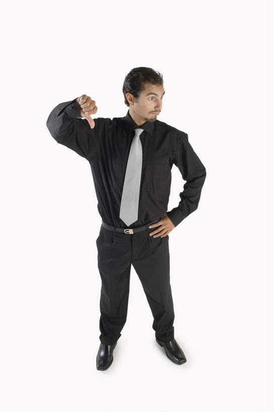 西方人,一个人,商务人士,商务男性,站,竖图,俯视,室内,白天,白色背景,衬衫,欧洲,欧洲人,仅一个男性,仅一个人,套装,领带,注视,手叉腰,仅一个年轻男性,叉腰,观察,看,手势,站着,竖,摄影,影棚,观看,翘,察看,象征,庄重,鄙视,关注,商务装,身份,工薪阶层,藐视,讽刺,蔑视,嘲笑,正式,地位,朝下,男人,男性,年轻男性,白种人,大拇指,白领,上班族,站立,彩图,高角度拍摄,全身,影棚拍摄,衬衣,拍摄,向下