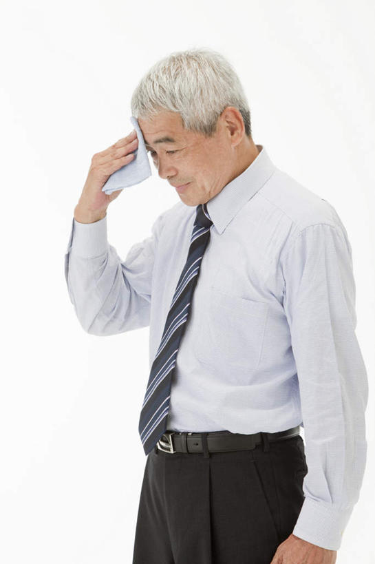 东方人,一个人,站,笑,摸,微笑,竖图,室内,白天,白色背景,正面,衬衫,亚洲,仅一个男性,仅一个人,抚摸,领带,手帕,黄种人,按,站着,仅一个老年男性,摄影,影棚,老年男性,男人,男性,亚洲人,触摸,接触,站立,半身,彩图,影棚拍摄,衬衣,拍摄