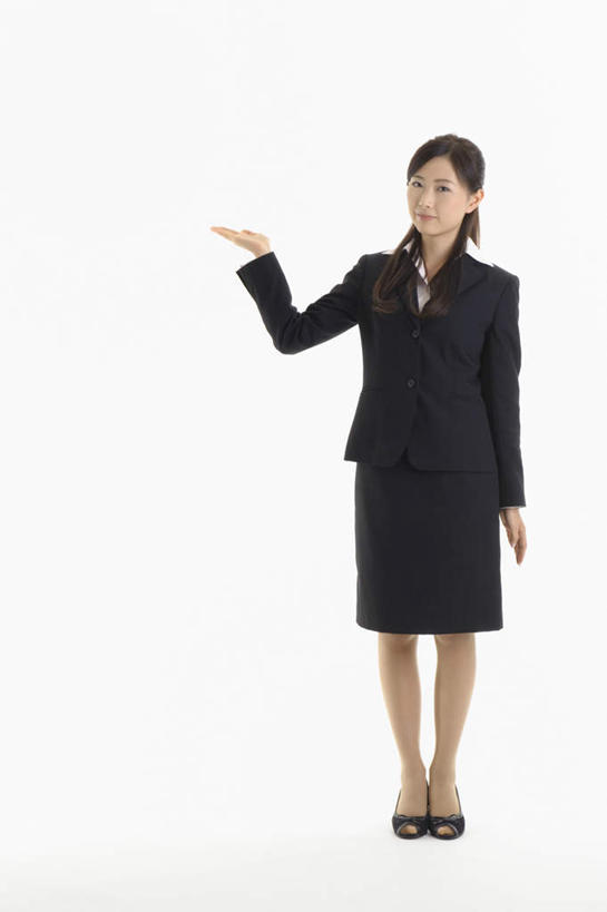 东方人,一个人,商务人士,商务女性,站,笑,微笑,竖图,室内,白天,白色背景,正面,亚洲,仅一个年轻女性,仅一个女性,仅一个人,套装,注视,黄种人,观察,看,站着,服务,摄影,影棚,观看,察看,关注,商务装,工薪阶层,服务型行业,年轻女性,女人,女性,亚洲人,白领,上班族,站立,彩图,全身,影棚拍摄,拍摄