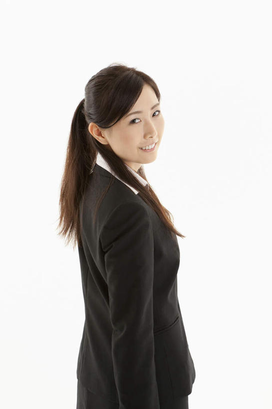 东方人,一个人,商务人士,商务女性,站,笑,打电话,微笑,露齿笑,竖图,室内,白天,白色背景,侧面,电话,手机,亚洲,仅一个年轻女性,仅一个女性,仅一个人,握,套装,时间,拿,拿着,注视,黄种人,通讯设备,观察,回头,看,站着,服务,握着,摄影,影棚,观看,察看,关注,商务装,工薪阶层,服务型行业,交流,年轻女性,女人,女性,亚洲人,白领,上班族,沟通,通话,站立,半身,彩图,影棚拍摄,拍摄