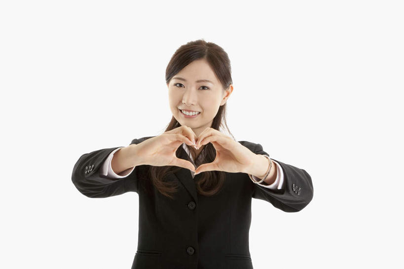 东方人,一个人,商务人士,商务女性,站,笑,微笑,露齿笑,横图,室内,白天,白色背景,正面,亚洲,仅一个年轻女性,仅一个女性,仅一个人,握,套装,爱心,拿,拿着,注视,黄种人,观察,看,手势,站着,心形,服务,握着,摄影,影棚,观看,察看,关注,商务装,工薪阶层,服务型行业,年轻女性,女人,女性,亚洲人,白领,上班族,站立,半身,彩图,影棚拍摄,拍摄
