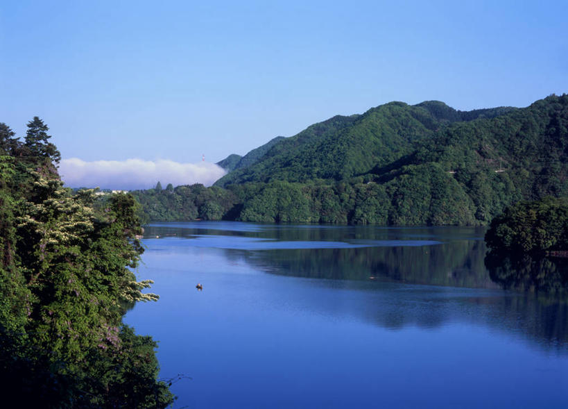 无人,横图,室外,白天,正面,旅游,度假,湖,湖泊,石头,美景,森林,山,山脉,树林,水,植物,神奈川,日本,亚洲,阴影,光线,石子,影子,湖面,景观,山顶,山峰,水流,水面,云,云朵,山峦,神奈川县,云彩,娱乐,树,树木,蓝色,绿色,白云,倒影,蓝天,天空,阳光,自然,湖水,群山,天,享受,休闲,景色,放松,生长,晴朗,成长,倒映,自然风光,东亚,沉积岩,本州,关东地方,本州岛,日本国,相模原,相模原市,颠峰,极峰,反照,水成岩,石块,岩石,晴空,彩图