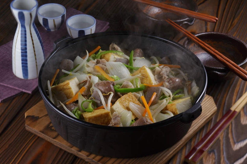 豆腐,清酒,无人,餐厅,横图,俯视,室内,特写,白天,烹饪,餐桌,筷子,桌子,萝卜,胡萝卜,辣椒,蔬菜,杯子,餐具,新鲜,碟子,炖锅,盘,豆芽,青椒,日本料理,料理,食品,文化,传统,锅,火锅,菜肴,美食,酒,食物,盘子,酒杯,碟,碗,日式料理,日式,佳肴,有机食品,绿色食品,餐台,清酒杯,礼节,礼仪,辣角,大椒,辣虎,广椒,日式火锅,辣子,红萝卜,海椒,甘荀,番椒,彩图,高角度拍摄,餐馆,饭店,饭馆