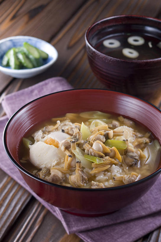 米饭,无人,竖图,俯视,室内,特写,白天,烹饪,桌面,桌子,黄瓜,蔬菜,餐具,一堆,阴影,堆叠,堆积,新鲜,反射,木制,碟子,盘,影子,陶瓷,日本料理,料理,食品,陶瓷制品,饭,菜肴,美食,食物,腌制,三个,紫色,盘子,餐巾,木制品,容器,碟,碗,日式料理,日式,佳肴,有机食品,绿色食品,储藏,堆,五谷,储存,酸黄瓜,腌渍,保洁方巾,口布,青瓜,胡瓜,彩图,高角度拍摄,清脆,爽口,贮存