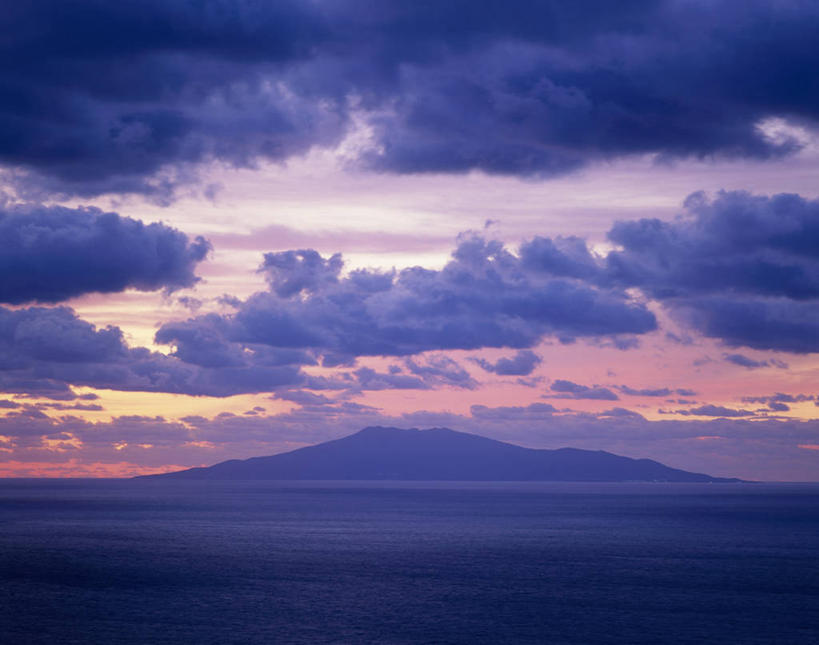 无人,横图,室外,白天,正面,旅游,度假,日出,岛屿,海浪,海洋,美景,太阳,东京,日本,亚洲,岛,景观,浪花,朝霞,晨曦,黎明,娱乐,阳光,自然,海水,享受,休闲,景色,放松,自然风光,海景,东亚,本州,关东地方,本州岛,日本国,东京都,三宅岛,豆南诸岛,伊豆七岛,伊豆群岛,大海,风浪,海,海水的波动,近岸浪,列岛,群岛,涌浪,诸岛,朝阳,彩图,卯时,破晓,日始
