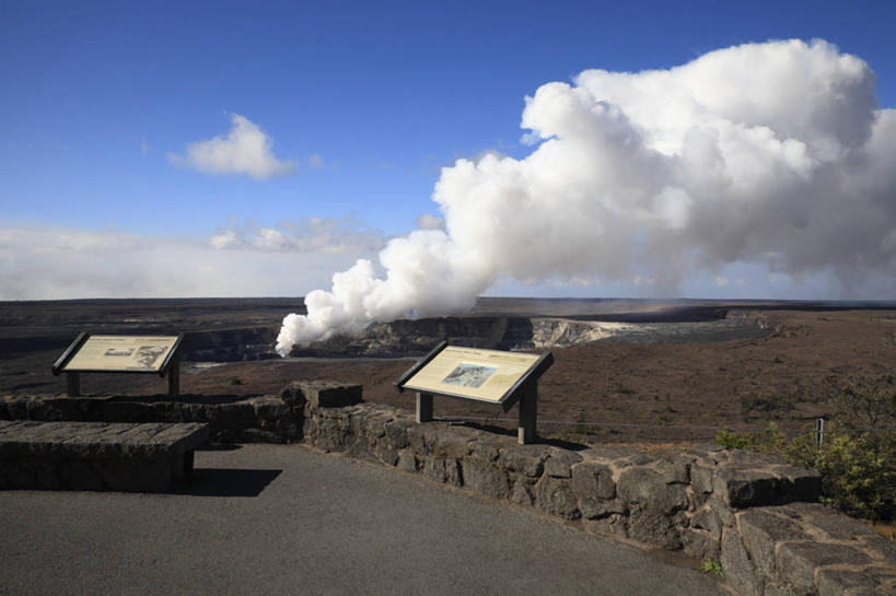 无人,横图,室外,白天,正面,旅游,度假,火山,石头,美景,夏威夷,美国,阴影,光线,石子,影子,景观,云,云朵,云彩,娱乐,蓝色,白云,蓝天,天空,阳光,自然,天,享受,休闲,景色,熔岩,放松,晴朗,北美,北美洲,国家公园,自然风光,美洲,火山岩,火山岛,夏威夷岛,夏威夷州,爱洛哈之州,夏威夷火山国家公园,北亚美利加洲,亚美利加洲,火山公园,火山国家公园,玄武岩,活火山,石块,休眠火山,岩石,晴空,彩图