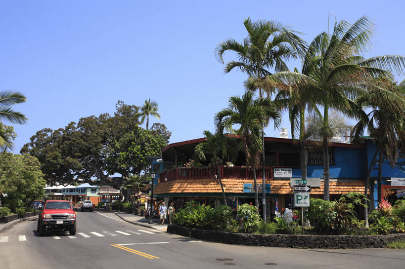 无人,家,横图,室外,白天,正面,度假,岛屿,美景,植物,城市风光,城市,道路,路,人行横道,公路,汽车,棕榈树,叶子,夏威夷,美国,阴影,光线,影子,房屋,屋子,景观,人行道,分界线,绿叶,停车线,交通,娱乐,楼房,住宅,车,树,树木,蓝色,绿色,蓝天,天空,阳光,自然,交通工具,轿车,天,享受,休闲,嫩叶,景色,放松,生长,晴朗,成长,车行道,车行道分界线,北美,北美洲,载具,标线,人行横道线,美洲,棕榈叶,车行线,万里无云,夏威夷岛,夏威夷州,爱洛哈之州,北亚美利加洲,亚美利加洲,大岛,叶,叶片,列岛,群岛,诸岛,晴空,晴空万里,斑马线,马路,棕树,棕榈,彩图,房子,科纳市