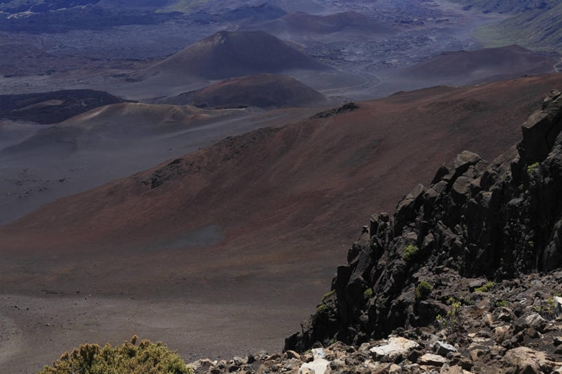 无人,公园,横图,俯视,室外,白天,旅游,度假,岛屿,石头,美景,山,山脉,夏威夷,美国,阴影,光线,石子,影子,景观,山峰,山峦,娱乐,阳光,自然,群山,享受,休闲,景色,放松,北美,北美洲,国家公园,自然风光,美洲,夏威夷州,爱洛哈之州,北亚美利加洲,亚美利加洲,哈雷阿卡拉国家公园,列岛,群岛,石块,岩石,诸岛,彩图,高角度拍摄,毛伊岛,茂伊岛,茂宜岛,山谷之岛
