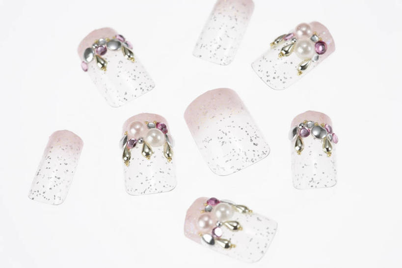 无人,横图,俯视,室内,特写,白天,白色背景,静物,许多,装饰,很多,美甲,摄影,影棚,华丽,修饰,点缀,衬托,美观,雅致,雅观,彩图,高角度拍摄,影棚拍摄,拍摄,贴片指甲,贴片甲,水晶甲