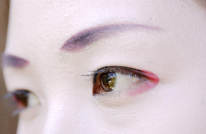 东方人,眼睛,眉毛,睫毛,一个人,横图,室外,特写,白天,正面,化妆,美容,亚洲,瞳孔,仅一个年轻女性,仅一个女性,仅一个人,护肤,阴影,朦胧,模糊,光线,影子,注视,黄种人,阳光,观察,看,保养,享受,休闲,放松,保健,眼部,观看,察看,关注,艺妓,养颜,艺伎,芸妓,芸者,年轻女性,女人,女性,亚洲人,睫,眉,眼,眼睫毛,眼眉,半身,彩图,眼眉毛