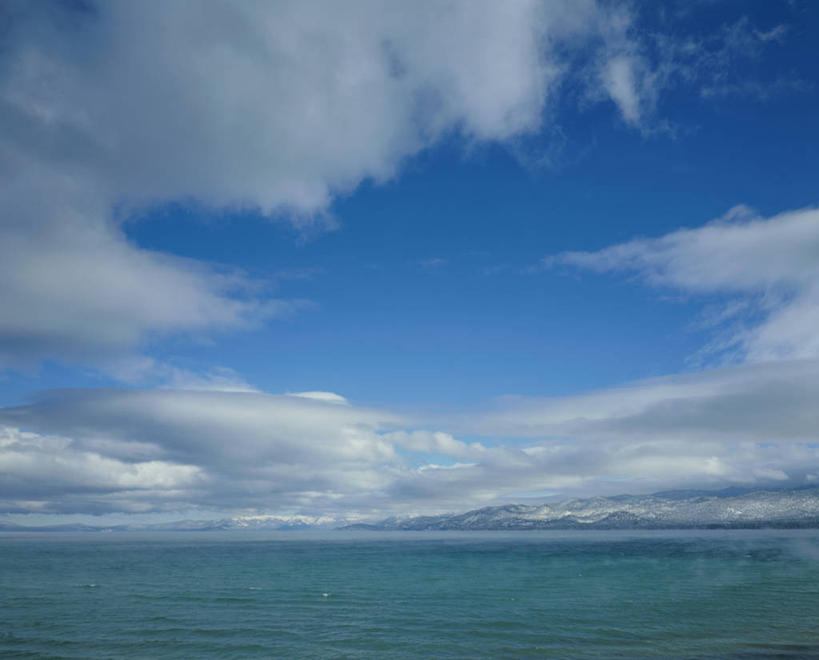 无人,横图,室外,白天,正面,旅游,度假,湖,湖泊,美景,山,山脉,水,美国,阴影,波纹,光线,影子,湖面,景观,山峰,水流,水面,云,云朵,涟漪,山峦,云彩,娱乐,蓝色,白云,倒影,蓝天,水纹,天空,阳光,自然,波浪,湖水,群山,天,享受,休闲,景色,放松,晴朗,倒映,北美,北美洲,加利福尼亚,自然风光,美洲,加州,加利福尼亚州,金州,黄金州,水晕,北亚美利加洲,亚美利加洲,反照,埃尔多拉多县,南太浩湖,晴空,彩图