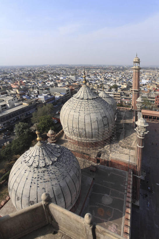 无人,家,竖图,俯视,航拍,室外,白天,旅游,度假,标志建筑,地标,建筑,印度,亚洲,许多,阴影,节日,光线,影子,房屋,屋子,云,云朵,云彩,文化,娱乐,建设,楼房,住宅,排列,蓝色,白云,蓝天,天空,阳光,天,祈祷,享受,休闲,健康,旅游胜地,放松,许愿,宗教,信仰,晴朗,纪念,祈求,伊斯兰教,鸟瞰,清真寺,南亚,印度共和国,摆列,贾玛清真寺,贾玛寺,旧德里,平安,晴空,彩图,高角度拍摄,房子,布列,分列