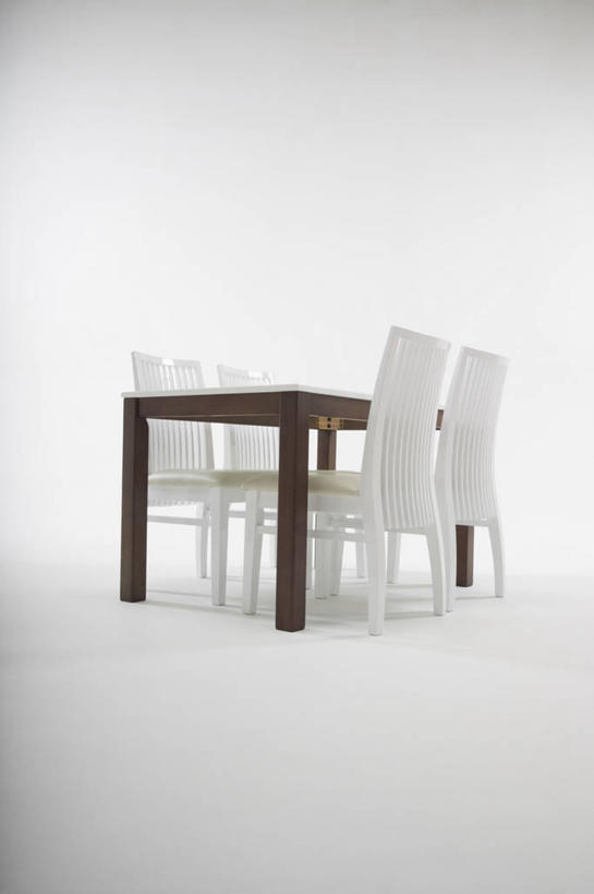 无人,竖图,室内,白天,正面,餐桌,桌子,静物,椅子,阴影,灰色背景,反射,影子,木椅,四把,白色,摄影,影棚,餐台,彩图,影棚拍摄,拍摄