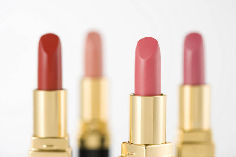 无人,横图,室内,特写,白天,白色背景,正面,静物,阴影,朦胧,模糊,反射,影子,粉色,红色,唇膏,化妆品,口红,四支,摄影,影棚,化妆用品,唇棒,彩图,影棚拍摄,拍摄