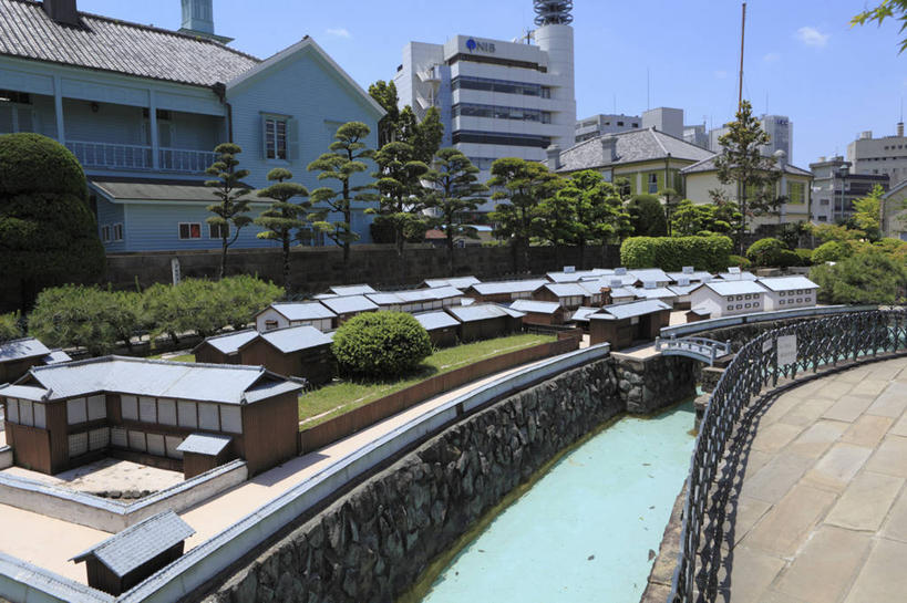 无人,家,横图,室外,白天,正面,度假,草地,草坪,河流,美景,水,植物,城市风光,城市,长崎,日本,亚洲,阴影,光线,影子,房屋,屋子,河水,景观,水流,云,云朵,公寓,云彩,娱乐,洋房,楼房,住宅,草,树,树木,蓝色,绿色,白云,蓝天,天空,阳光,自然,天,享受,休闲,景色,放松,生长,晴朗,成长,东亚,日本国,长崎县,九州本岛,九州,九州岛,九州地方,长崎市,县厅,晴空,彩图,房子,长崎港,出岛,人工岛