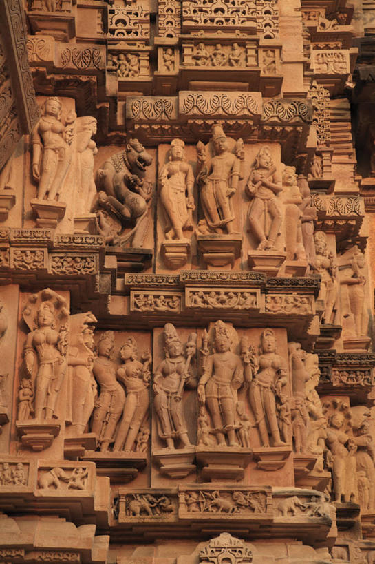 无人,竖图,室外,白天,正面,旅游,度假,名胜古迹,标志建筑,城市,地标,建筑,雕塑,印度,亚洲,遗迹,艺术,装饰,雕刻,雕像,古迹,文物,娱乐,建设,古建筑,石雕,工艺品,享受,休闲,旅游胜地,放松,纪念,美术,主题,南亚,陈列,古文明,印度共和国,功能,美学,中央邦,克久拉霍,彩图