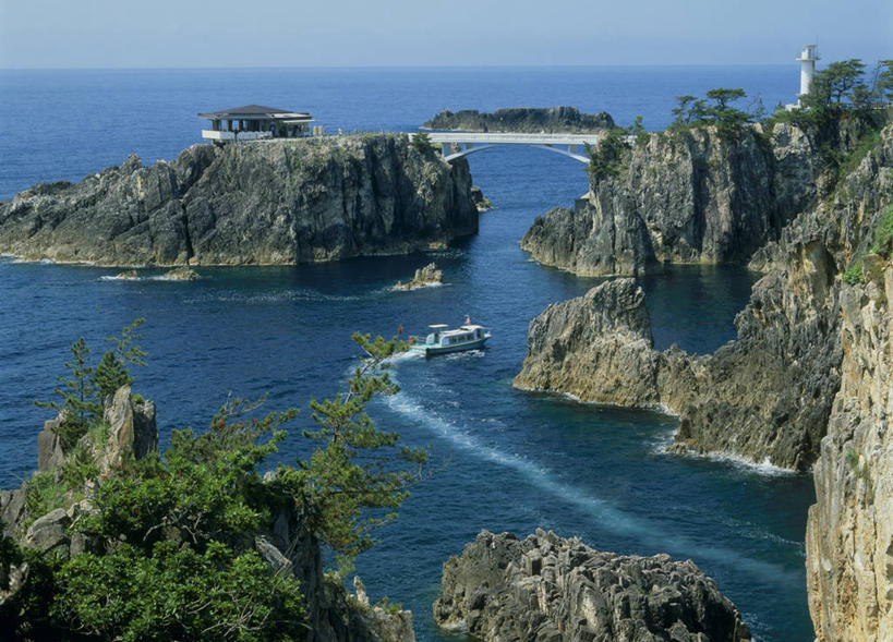 无人,横图,俯视,室外,白天,旅游,度假,海浪,海洋,石头,美景,山,山脉,植物,日本,亚洲,阴影,光线,石子,影子,景观,浪花,山峰,水平线,辽阔,海平线,山峦,娱乐,树,树木,蓝色,绿色,蓝天,天空,阳光,自然,海水,群山,天,享受,休闲,广阔,景色,放松,生长,晴朗,成长,一望无际,自然风光,海景,东亚,本州,万里无云,本州岛,日本国,中部地方,新潟,新潟县,无边无际,一马平川,大海,风浪,海,海水的波动,近岸浪,石块,岩石,涌浪,晴空,晴空万里,彩图,高角度拍摄,佐渡市,水天相接,水天一线